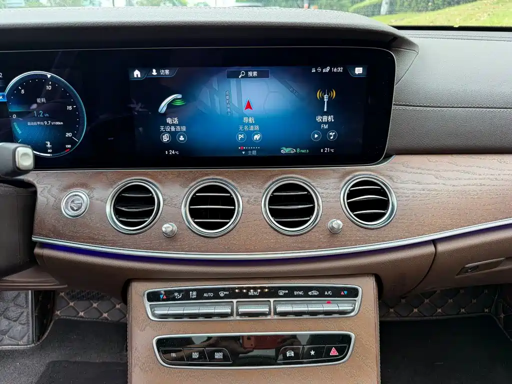 Mercedes-Benz E-Class — миниатюра 9