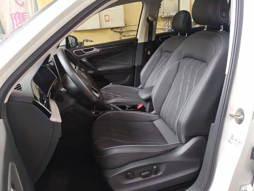 Volkswagen Tiguan L PHEV — миниатюра 15