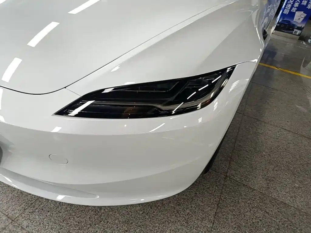 Tesla Model 3 — миниатюра 24