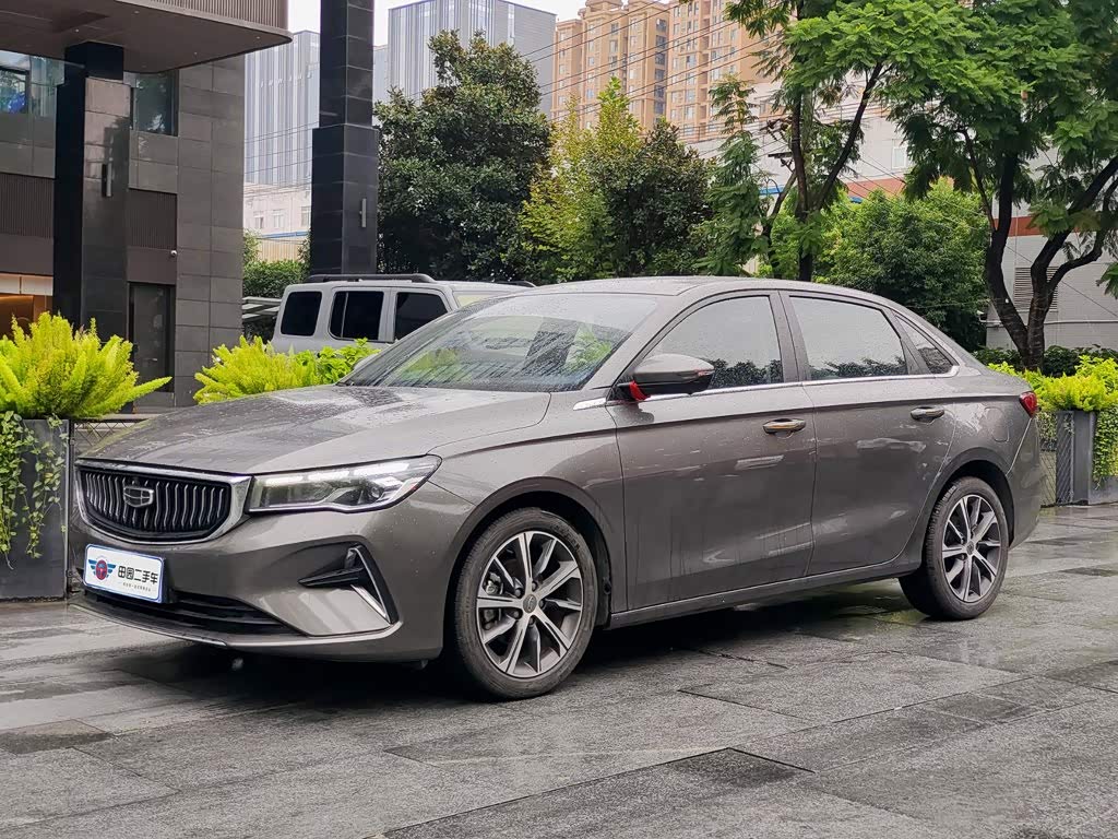 Geely Emgrand 1.5 л 2021 г. Серебристо-серый, пробег 48000 км