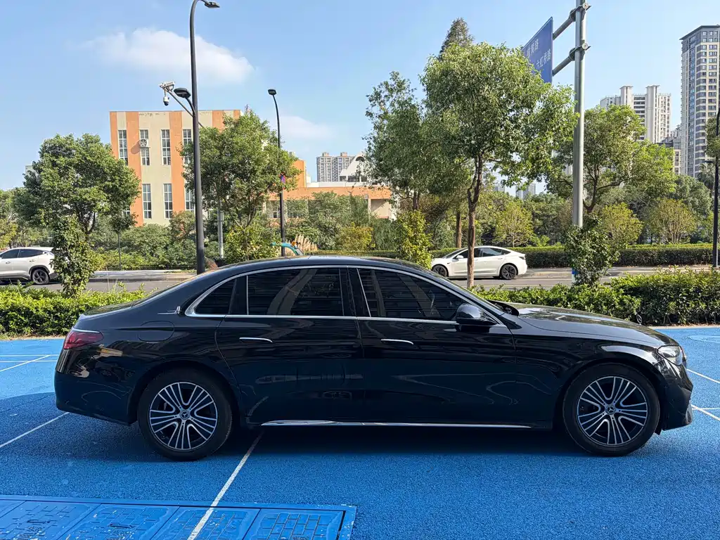 Mercedes-Benz E-Class — миниатюра 4