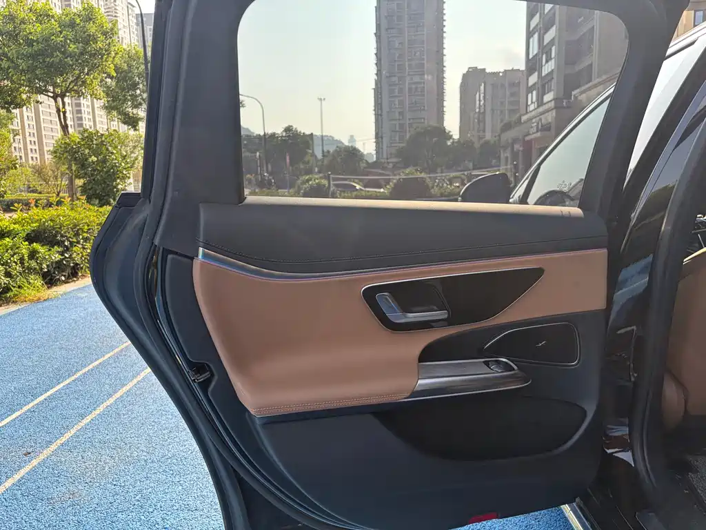 Mercedes-Benz E-Class — миниатюра 13