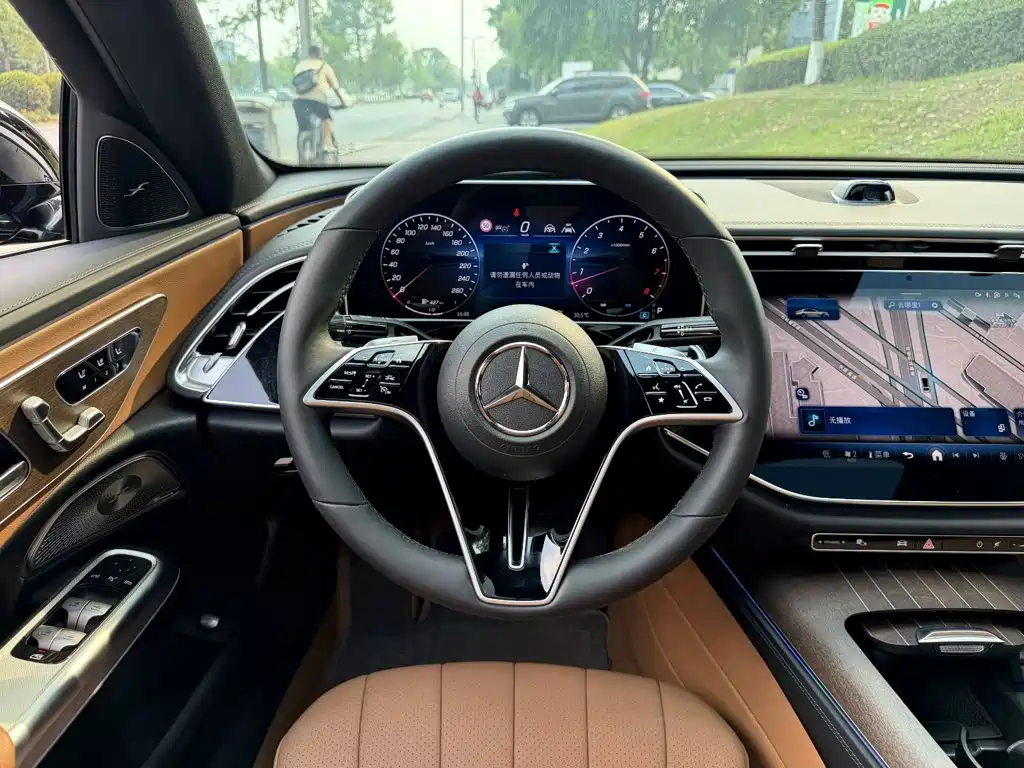 Mercedes-Benz E-Class — миниатюра 14