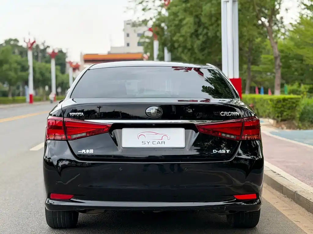 Toyota Crown — миниатюра 4