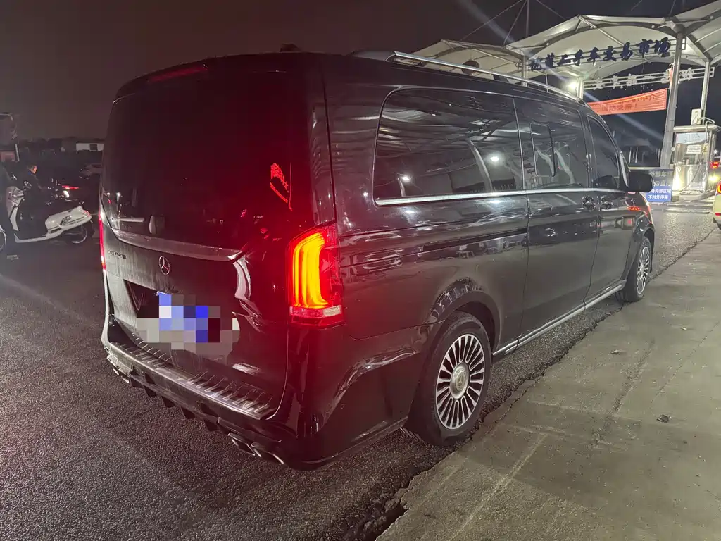 Mercedes-Benz V-Class (Import) — миниатюра 13
