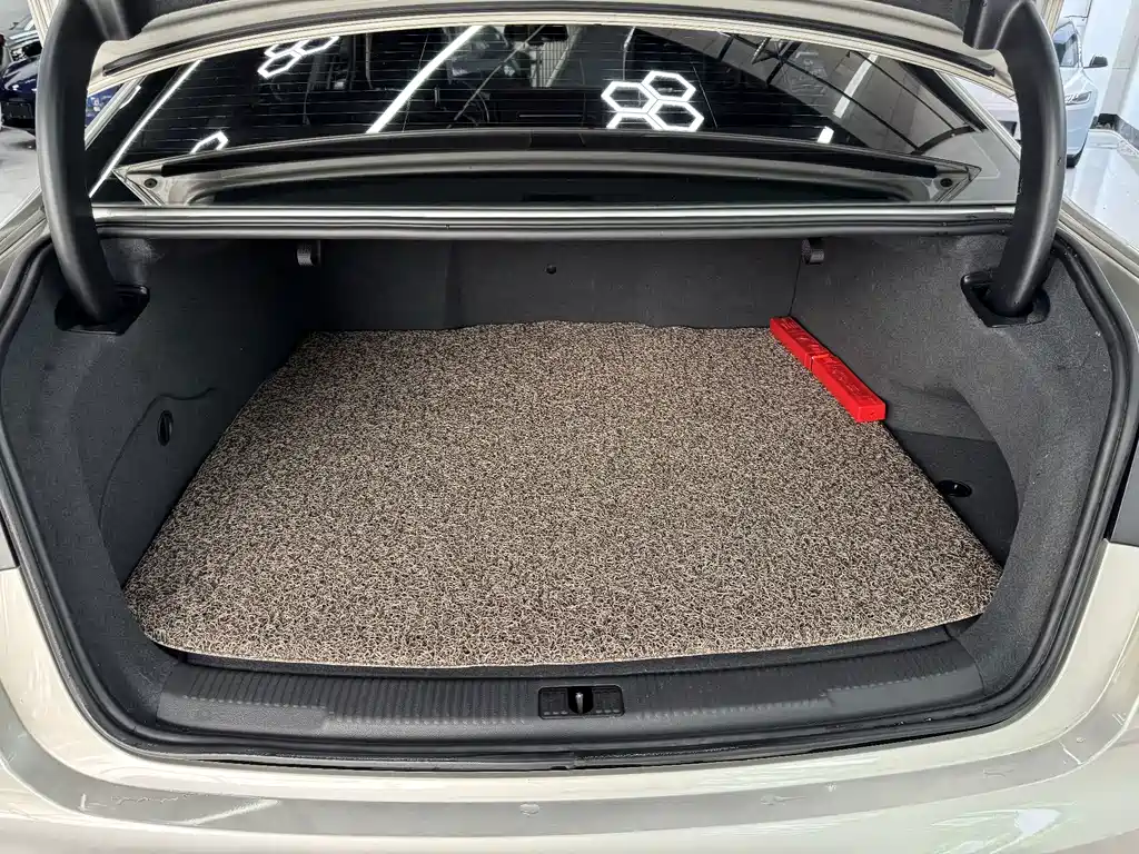Audi A6L New Energy — миниатюра 5