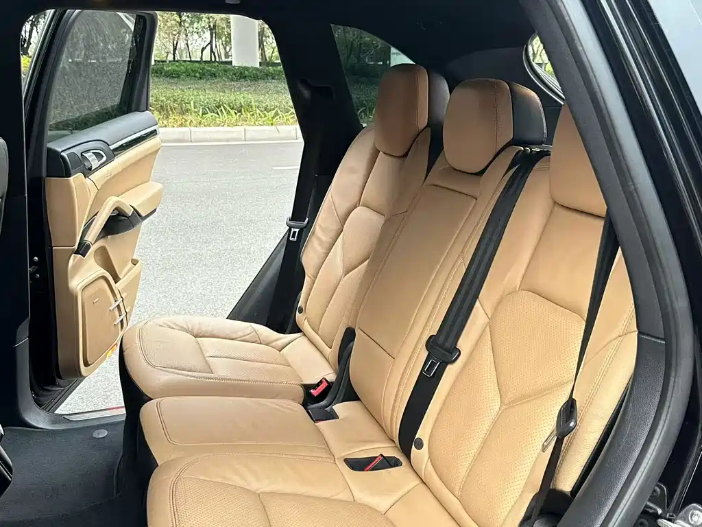 Porsche Cayenne — миниатюра 9