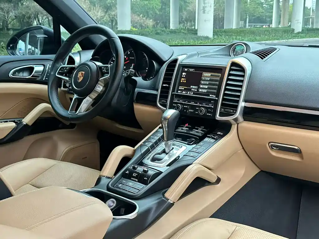 Porsche Cayenne — миниатюра 4
