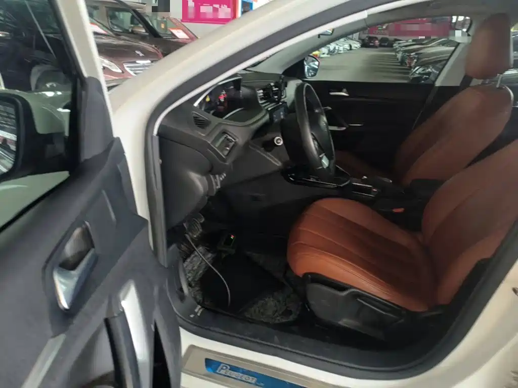Peugeot 308 — миниатюра 16
