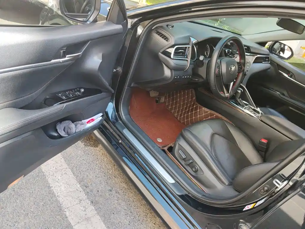 Toyota Camry — миниатюра 14