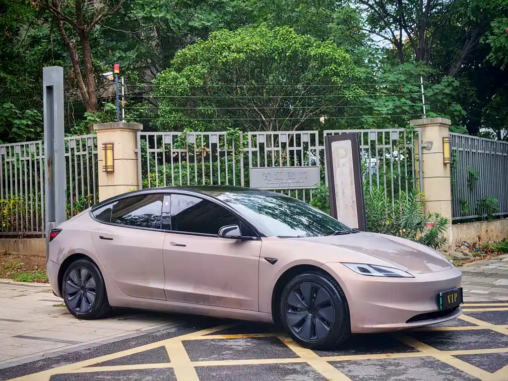 Tesla Model 3 — миниатюра 3