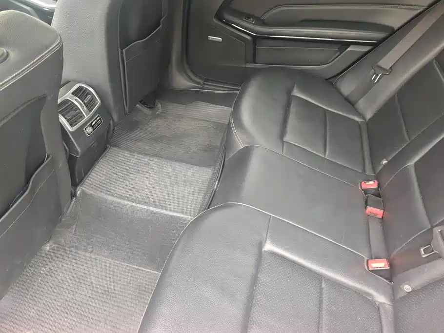Mercedes-Benz E-Class — миниатюра 11
