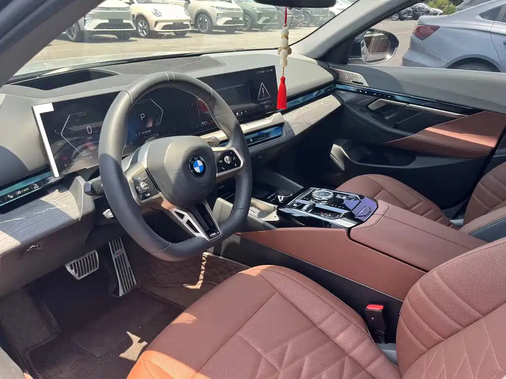 BMW 5 Series — миниатюра 4