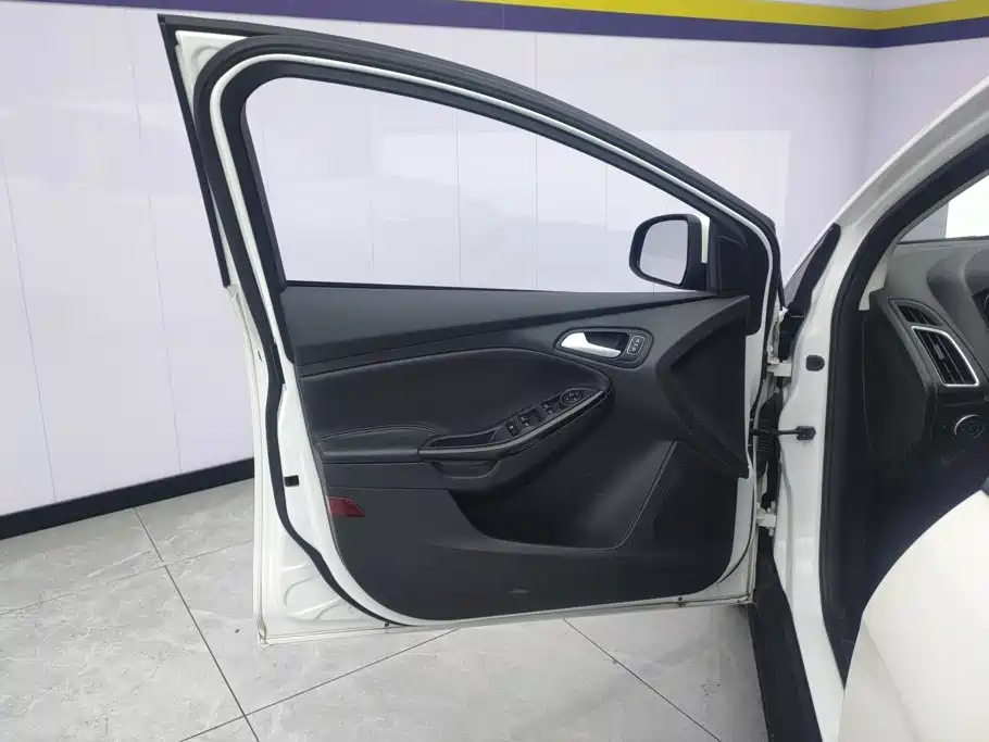 Ford Focus — миниатюра 7