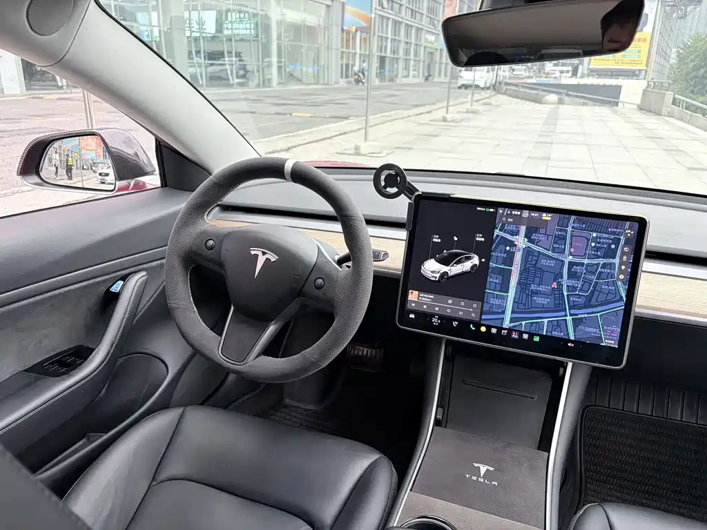 Tesla Model 3 — миниатюра 15