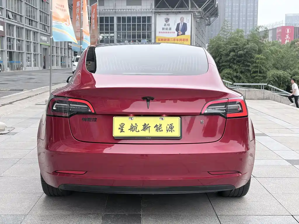 Tesla Model 3 — миниатюра 5