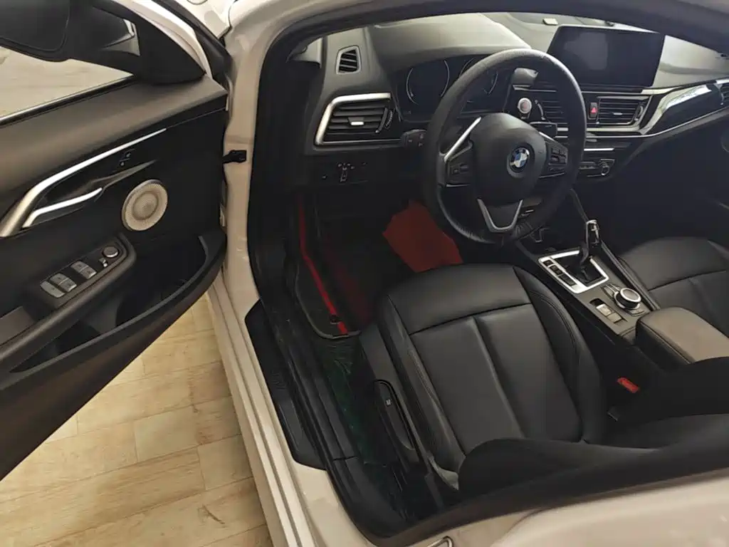 BMW 1 Series 2021 — фото 15