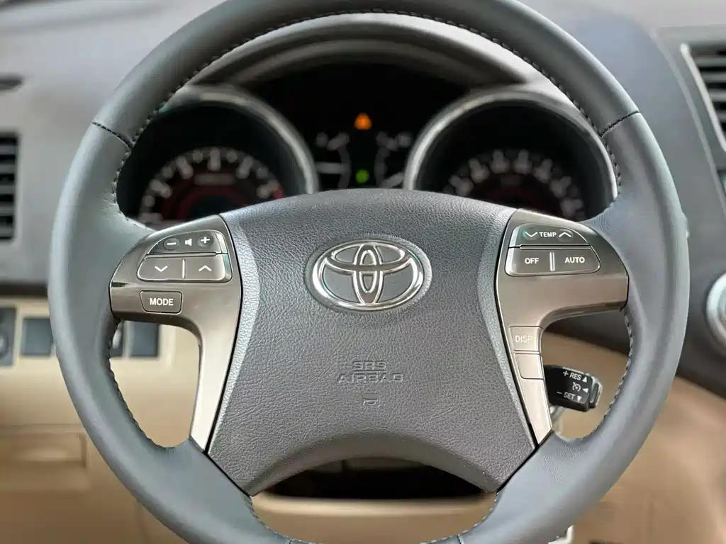 Toyota Highlander 2011 2.7L 7 мест Luxury