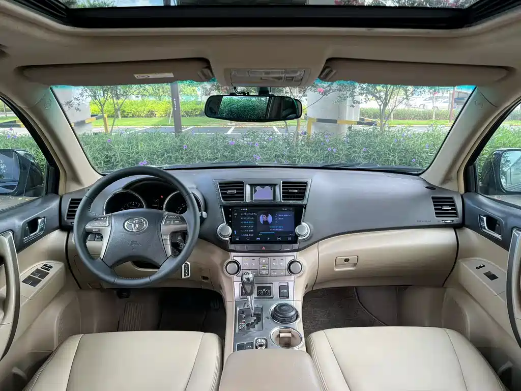 Toyota Highlander 2011 2.7L 7 мест Luxury