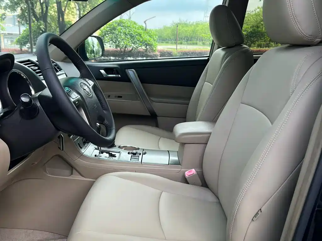 Toyota Highlander 2011 2.7L 7 мест Luxury