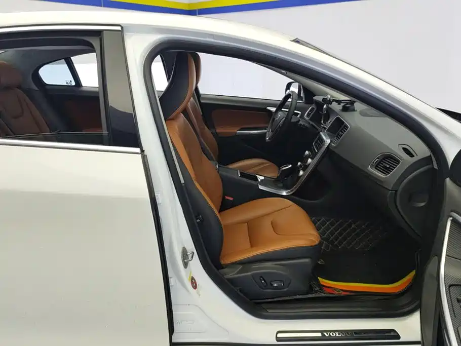 Volvo S60 — миниатюра 8