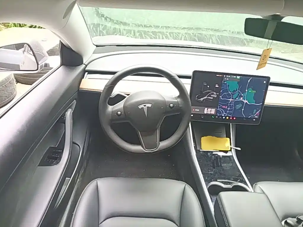 Tesla Model 3 — миниатюра 11