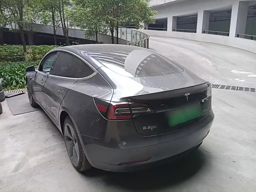 Tesla Model 3 — миниатюра 5