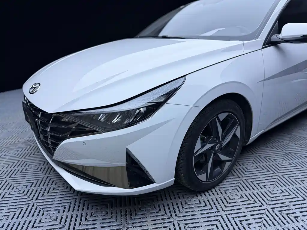Hyundai Elantra — миниатюра 5
