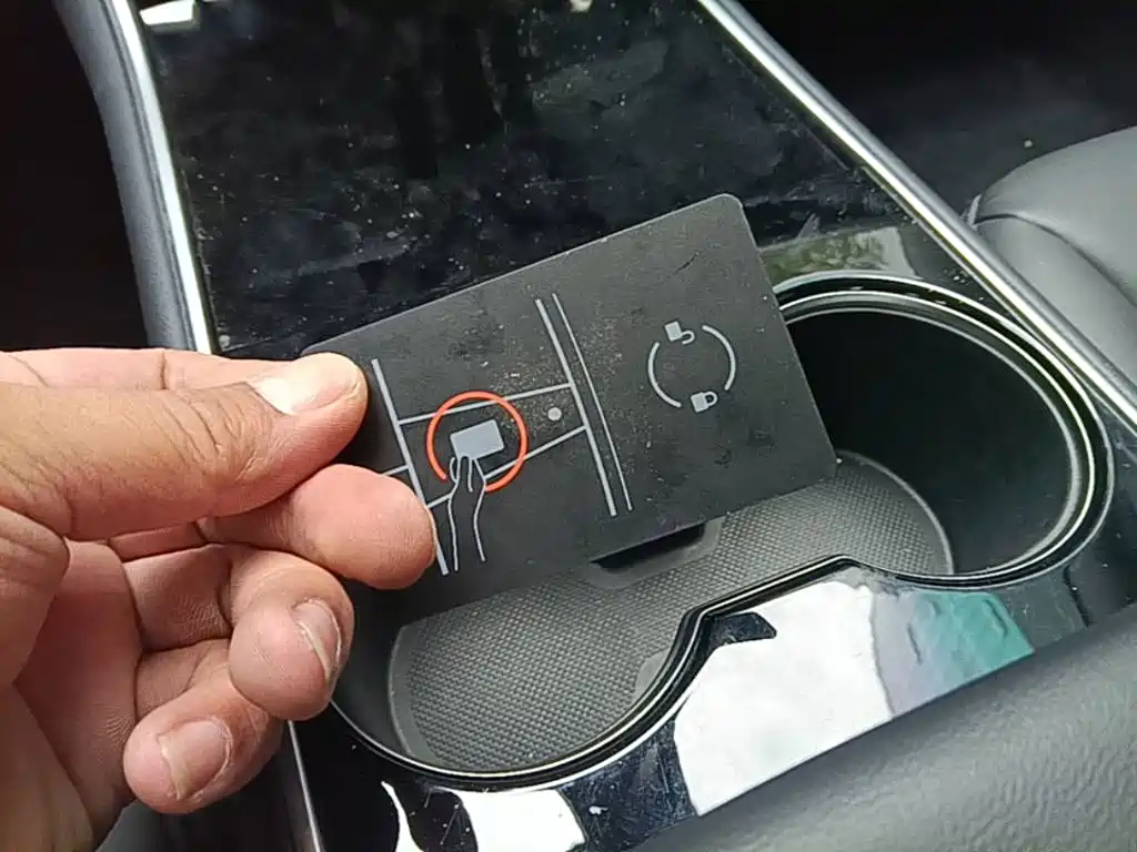Tesla Model 3 — миниатюра 9