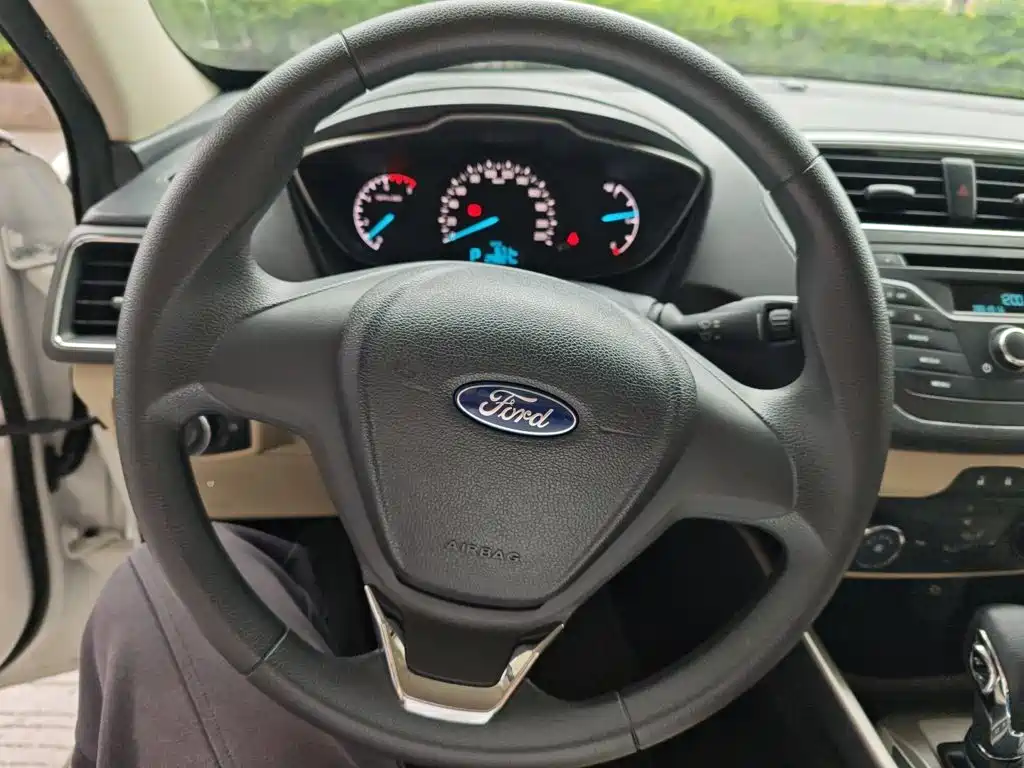 Ford Escort — миниатюра 11