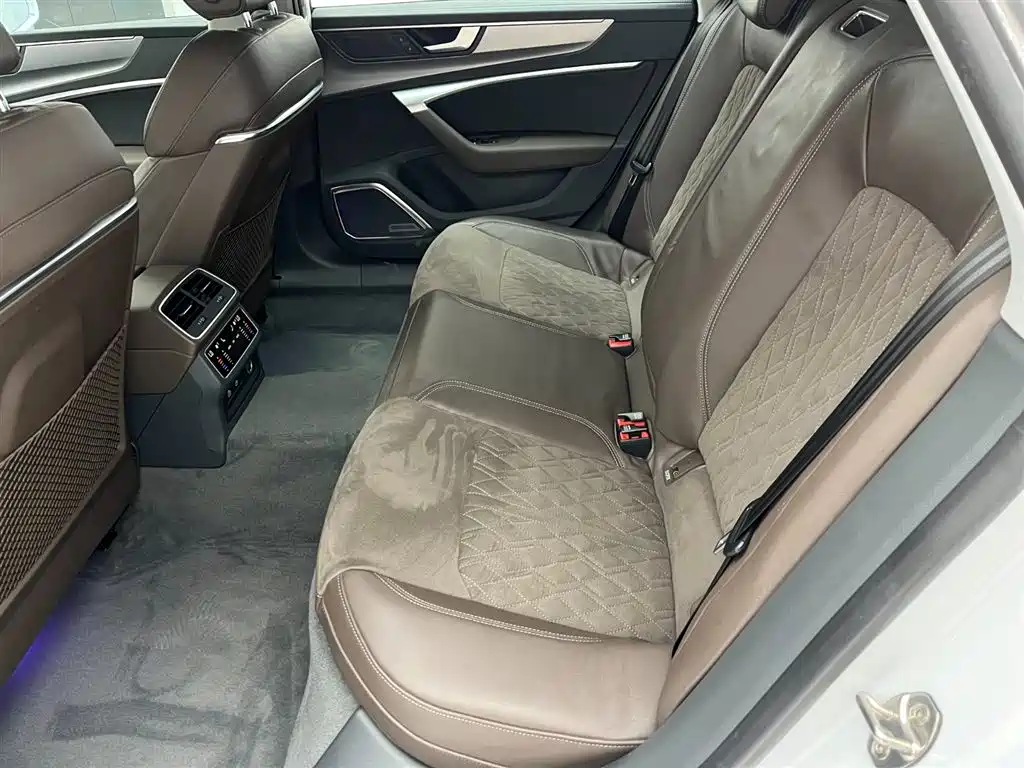 Audi A7L — миниатюра 12