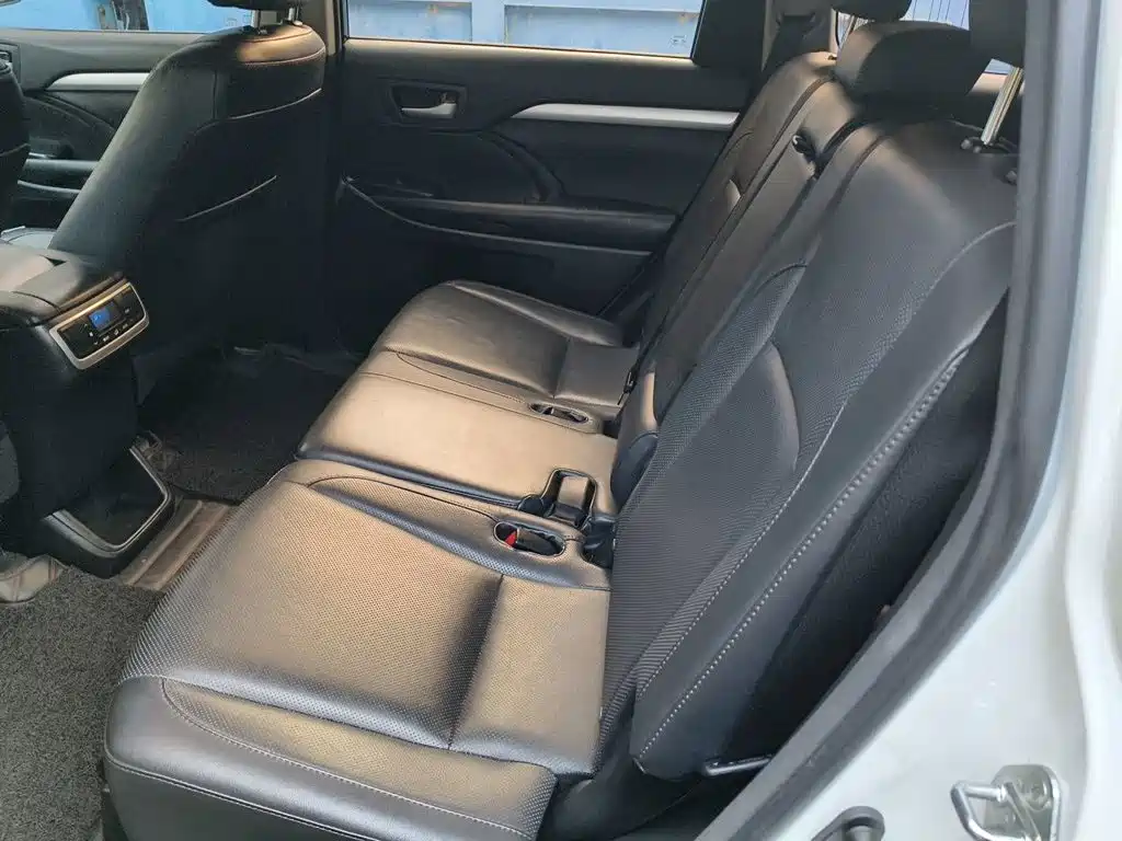 Toyota Highlander — миниатюра 13