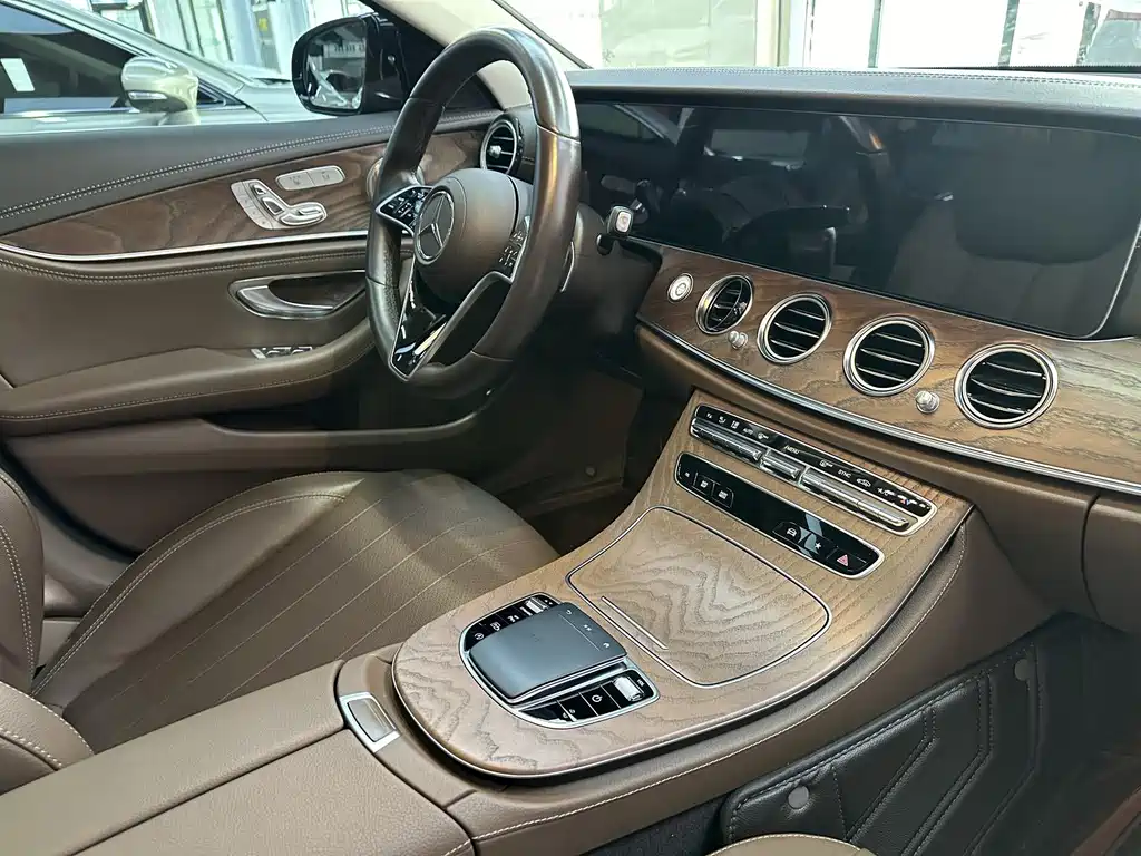 Mercedes-Benz E-Class 2023 — фото 12