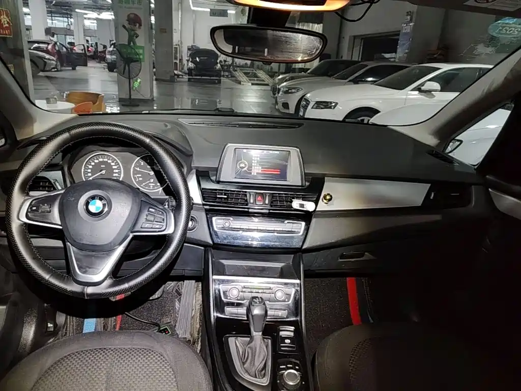 BMW 2 Series Active Tourer — миниатюра 10