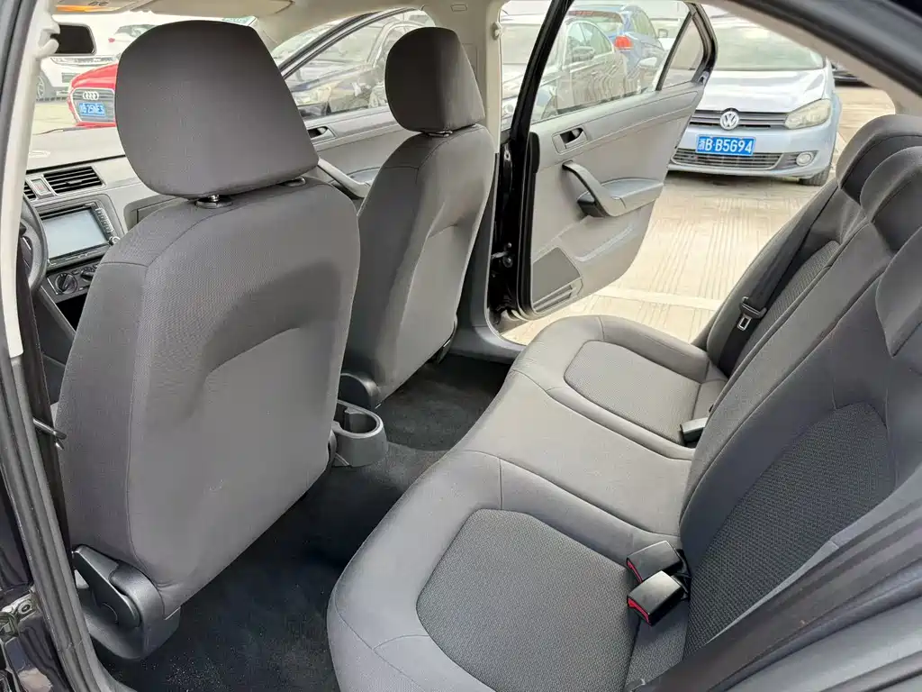 Volkswagen Santana — миниатюра 5