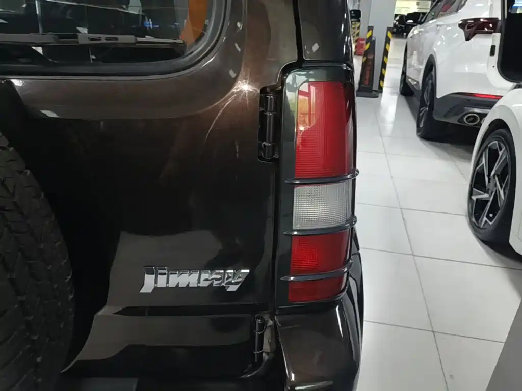 Suzuki Jimny — миниатюра 8