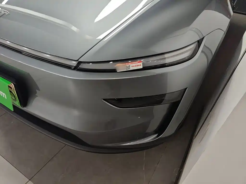 Tesla Model Y — миниатюра 24