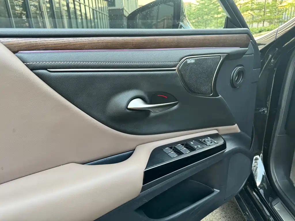 Lexus ES — миниатюра 5