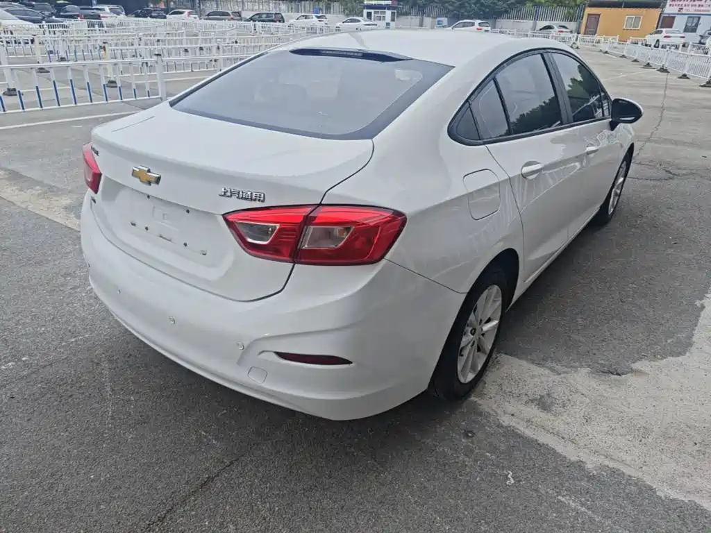 Chevrolet Cruze — миниатюра 7