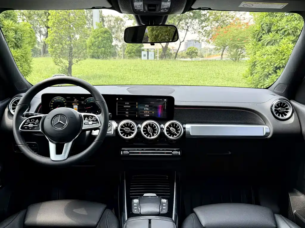 Mercedes-Benz GLB — миниатюра 17