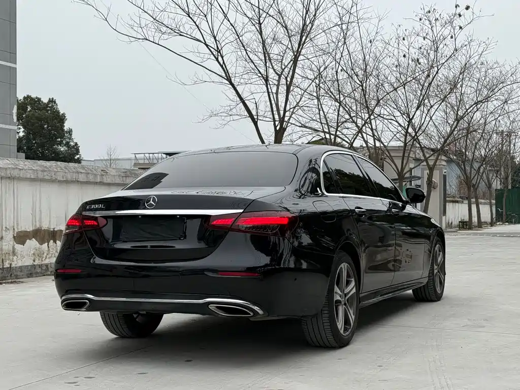 Mercedes-Benz E-Class — миниатюра 5