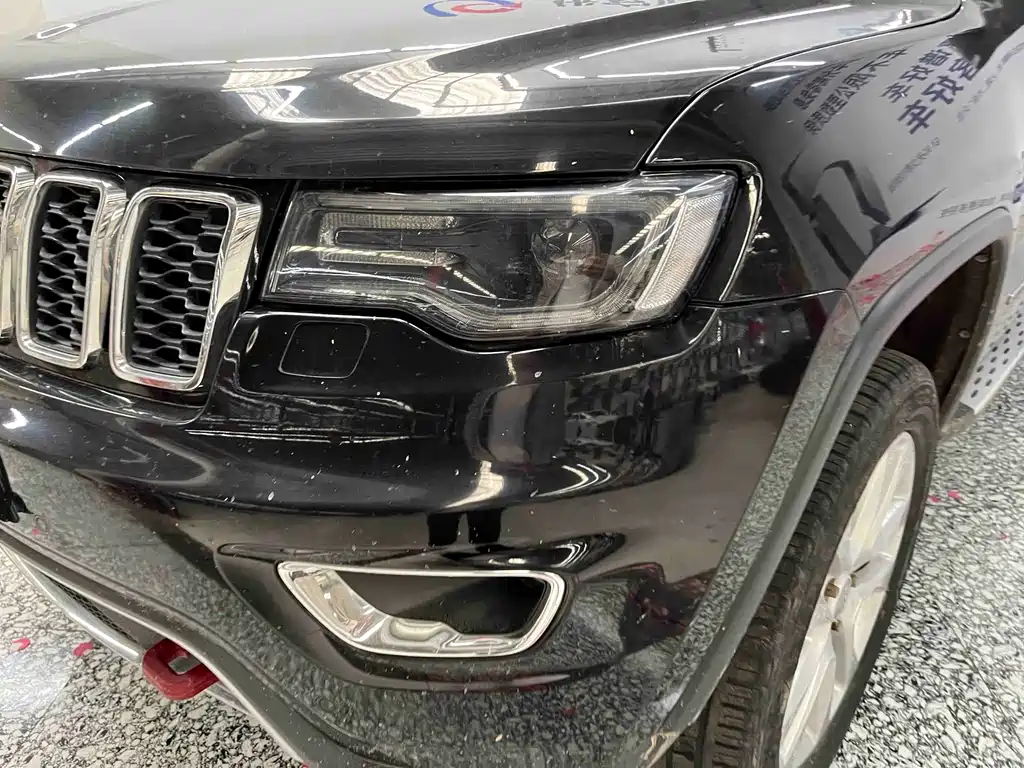 Jeep Grand Cherokee (Import) — миниатюра 4