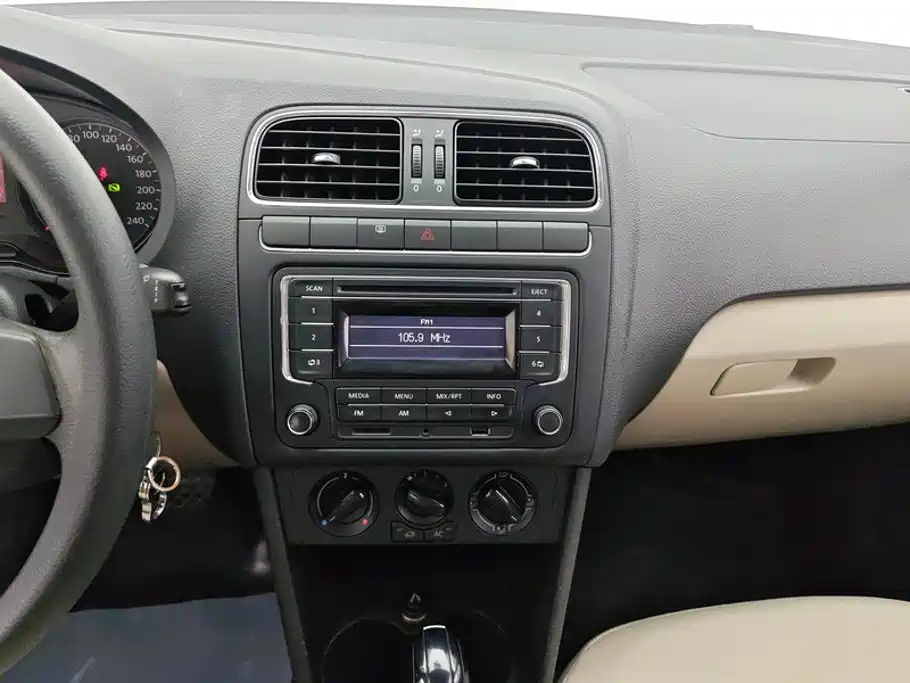 Volkswagen Polo — миниатюра 13