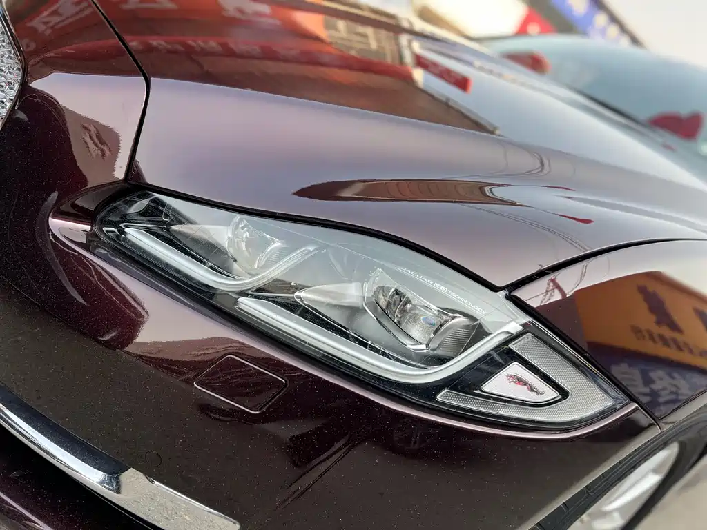 JAGUAR XJ