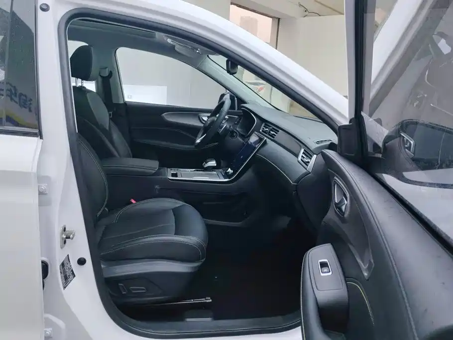Roewe RX5 New Energy — миниатюра 8