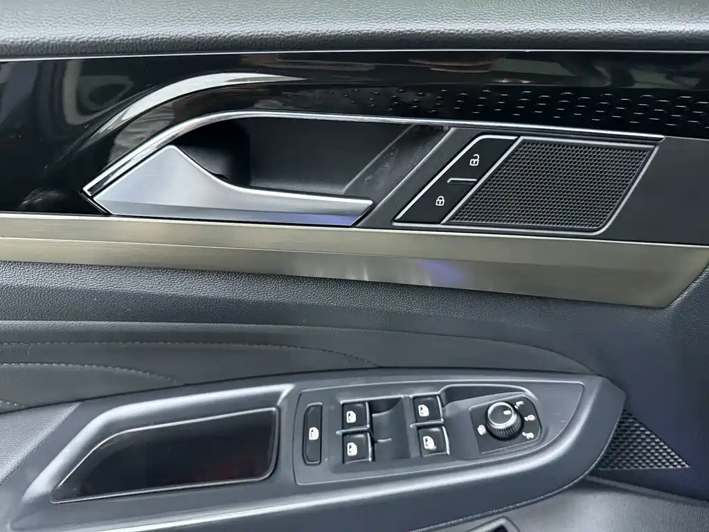 Volkswagen Passat PHEV — миниатюра 12