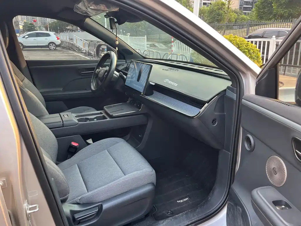 Toyota bZ3X - фото 9