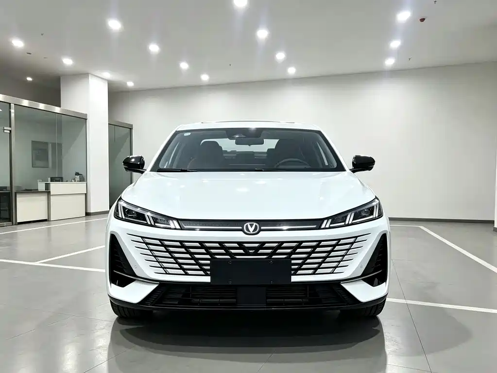 Changan Eado — миниатюра 2