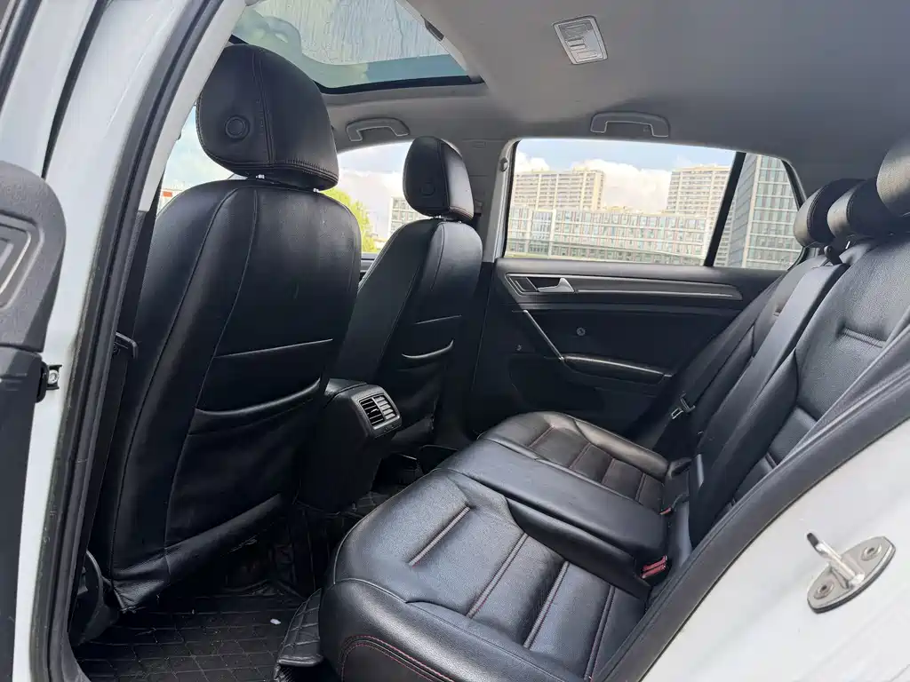 Volkswagen Golf — миниатюра 10