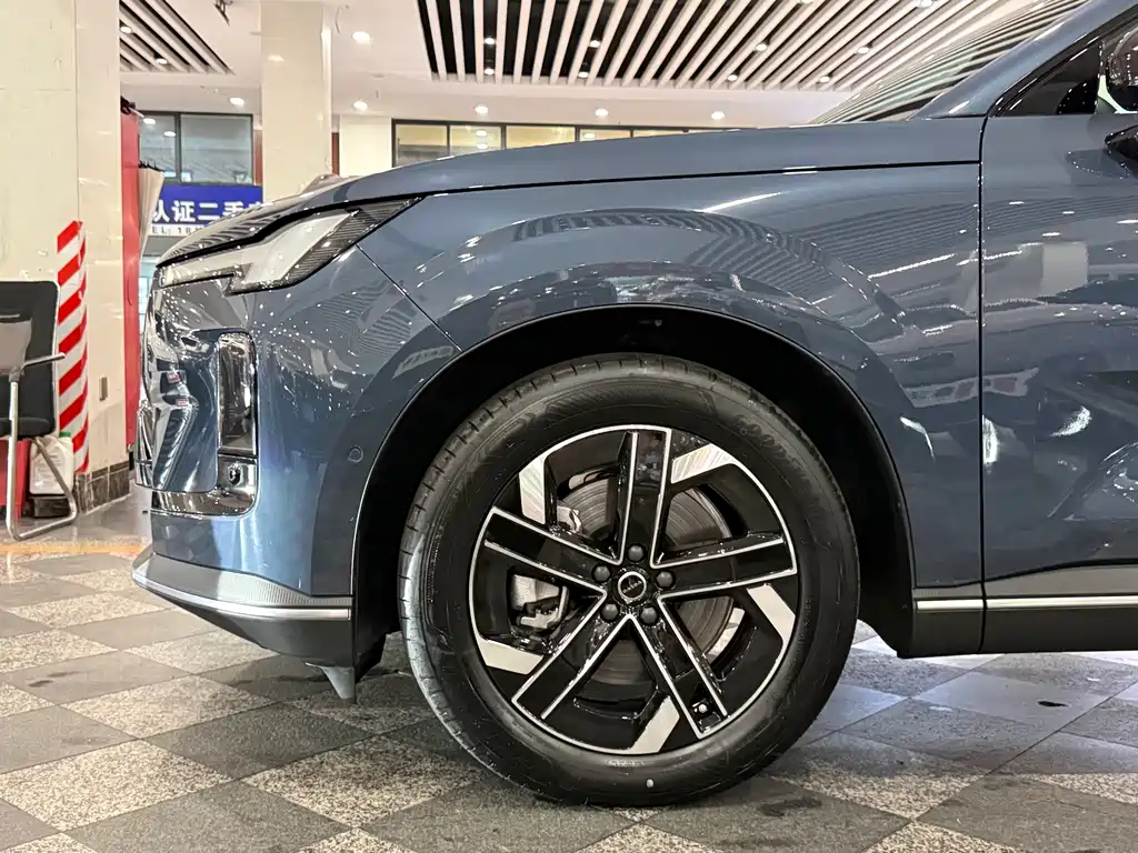 Volvo XC70 PHEV — миниатюра 5